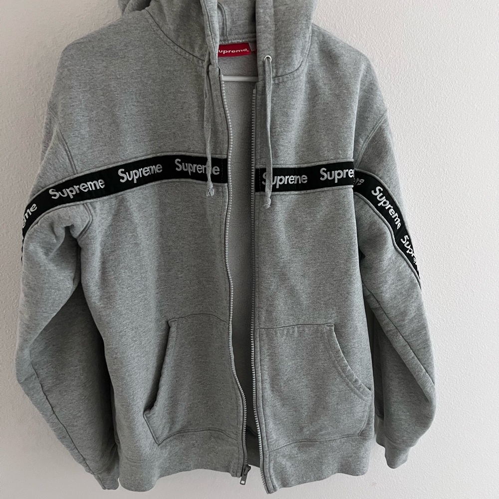 Supreme hoodie